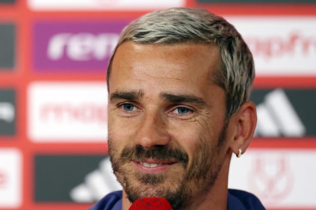 Atletico Madrid's French forward #07 Antoine Griezmann gives a press conference on the eve of the Copa del Rey (King's Cup) final football match between Club Atletico de Madrid and Real Sociedad at La Cartuja stadium in Seville, on April 17, 2026. (Photo by Thomas COEX / AFP)