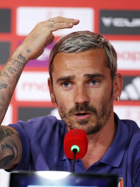 Atletico Madrid's French forward #07 Antoine Griezmann gives a press conference on the eve of the Copa del Rey (King's Cup) final football match between Club Atletico de Madrid and Real Sociedad at La Cartuja stadium in Seville, on April 17, 2026. (Photo by Thomas COEX / AFP)