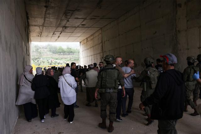 Israeli security forces direct Palestinians as they forcibly remove them from trying to reach their land after Israeli settlers reportedly attacked local farmers working on their land, spraying them with pepper spray, near the Palestinian village of Halhoul, south of the Israel-occupied West Bank city of Hebron, on April 17, 2026. (Photo by HAZEM BADER / AFP)