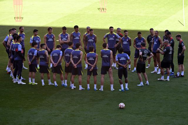 Atletico Madrid players attend a training session on the eve of the Copa del Rey (King's Cup) final football match between Club Atletico de Madrid and Real Sociedad at La Cartuja stadium in Seville, on April 17, 2026. (Photo by Thomas COEX / AFP)