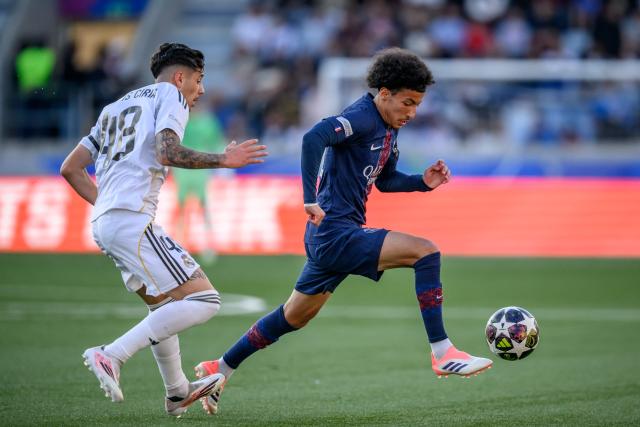 Paris Saint-Germain's French forward #14 Rayan Abo El Nay (R) controls the ball next to Real Madrid's Spanish forward #48 Alexis Ciria during the the UEFA Youth League semi-final football match between Real Madrid and Paris Saint-Germain at Stade de la Tuiliere in Lausanne, on April 17, 2026. (Photo by Fabrice COFFRINI / AFP)