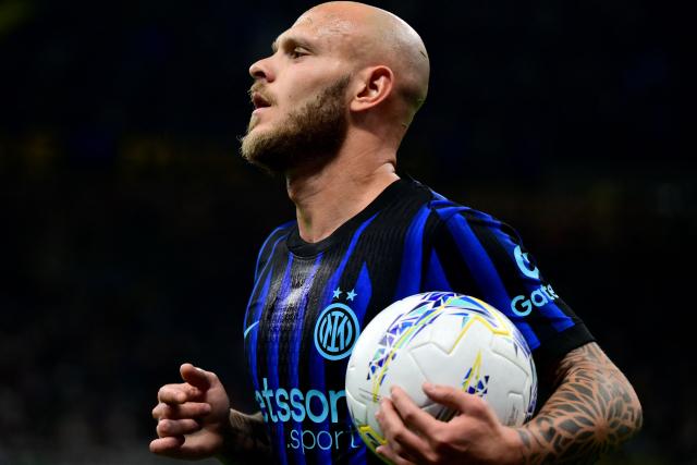 Inter Milan’s Italian defender #32 Federico Dimarco holds the ball during the Italian Serie A football match between Inter Milan and Cagliari at San Siro stadium in Milan, on April 17, 2026. (Photo by MARCO BERTORELLO / AFP)