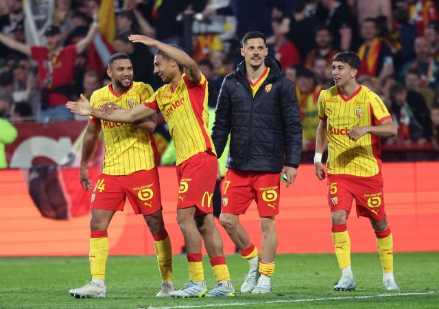 Lens' Burkinabe defender #37 Ismaelo Ganiou (2nd L) celebrates with teammates after scoring a goal during the French L1 football match between RC Lens and Toulouse FC at the Stade Bollaert-Delelis in Lens, northern France, on April 17, 2026. (Photo by Francois LO PRESTI / AFP)