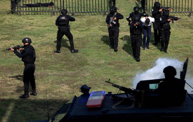 Jalisco state police officers attend a drill during the closing ceremony of the Urban Tactical Operations Course in Tlaquepaque, Jalisco, Mexico on April 17, 2026. The Urban Tactical Operations Course in conjunction with Colombian Police was part of the 2026 FIFA World Cup security preparations. (Photo by ULISES RUIZ / AFP)