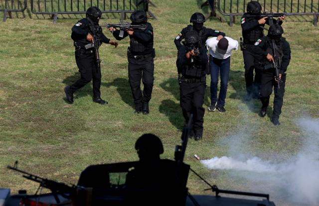 Jalisco state police officers attend a drill during the closing ceremony of the Urban Tactical Operations Course in Tlaquepaque, Jalisco, Mexico on April 17, 2026. The Urban Tactical Operations Course in conjunction with Colombian Police was part of the 2026 FIFA World Cup security preparations. (Photo by ULISES RUIZ / AFP)