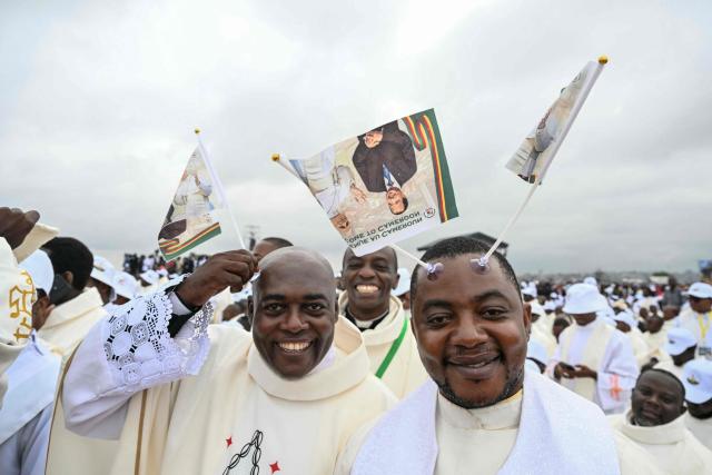 Faithfuls gather ahead of the arrival of Pope Leo XIV to lead the Holy Mass at the Yaounde Ville Airport in Yaounde on the sixth day of an 11-day apostolic journey to Africa, on April 18, 2026. (Photo by Alberto PIZZOLI / AFP)