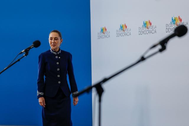 Mexico's President Claudia Sheinbaum arrives to a "Meeting in Defence of Democracy", a meeting of leftist leaders seeking to rally against the threat to democracy from the far right in Barcelona on April 18, 2026. The gathering comes as democratic institutions and values have faced growing threats around the globe from advancing authoritarian and far-right forces in the age of US President Donald Trump. Many of the participants will take part in the first edition of the so-called "Global Progressive Mobilisation" which will be held in the same venue. (Photo by Oscar DEL POZO / AFP)