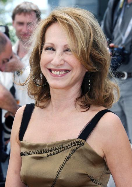 (FILES) French actress Nathalie Baye smiles during a photocall for French director Jacques Fieschi's film 'La Californie' at the 59th edition of the International Cannes Film Festival in Cannes, southern France, on May 26, 2006. Nathalie Baye, 77, passed away on April 17, 2026, announced her family to Agence France-Presse on April 18, 2026. (Photo by Pascal GUYOT / AFP)