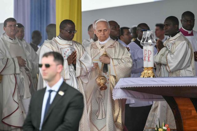 Pope Leo XIV (C) carries the thurible as he leads a Holy Mass at the Yaounde Ville Airport in Yaounde on the sixth day of an 11-day apostolic journey to Africa, on April 18, 2026. (Photo by Alberto PIZZOLI / AFP)