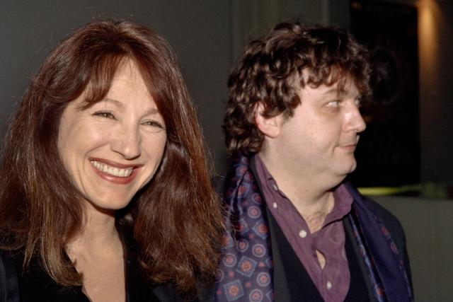 (FILES) French actress Nathalie Baye (L) and talent manager Dominique Besnehard arrive for the premiere of the film "La belle histoire" directed by Claude Lelouch in Paris on March 17, 1992. Nathalie Baye, 77, passed away on April 17, 2026, announced her family to Agence France-Presse on April 18, 2026. (Photo by DERRICK CEYRAC / AFP)