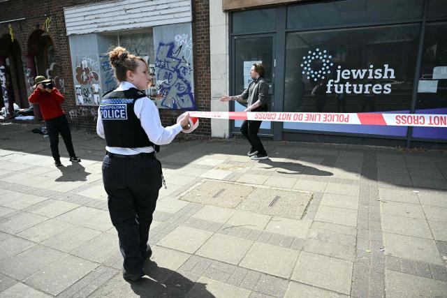 Police cordon off the area outside of the business "Jewish futures" following an arson attack in Hendon, north London on April 18, 2026. Counter-terrorism police are investigating an arson attack that targeted a business in an area with a large Jewish community in northwest London, the British capital's police said April 18, 2026, following several similar incidents in recent weeks. (Photo by JUSTIN TALLIS / AFP)