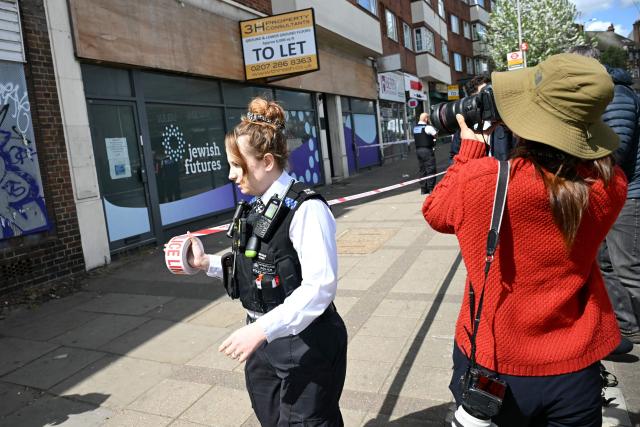 Police cordon off the area outside of the business "Jewish futures" following an arson attack in Hendon, north London on April 18, 2026. Counter-terrorism police are investigating an arson attack that targeted a business in an area with a large Jewish community in northwest London, the British capital's police said April 18, 2026, following several similar incidents in recent weeks. (Photo by JUSTIN TALLIS / AFP)