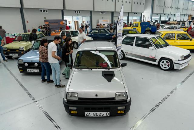 Visitors look at Renault cars at the Retro Auto Moto Valladolid Show during the celebration of Renault FASA's 75th anniversary in Valladolid, Spain on April 18, 2026. (Photo by CESAR MANSO / AFP)