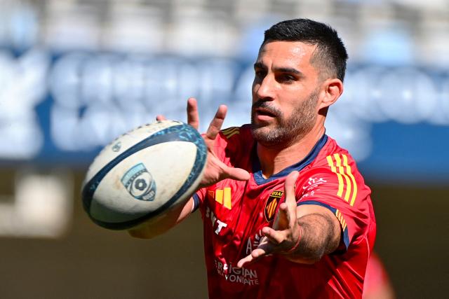 Perpignan's Argentine centre Jeronimo De La Fuente takes part in a warm up ahead of the French Top14 rugby union match between Montpellier Herault Rugby and USA Perpignan at the Septeo Stadium in Montpellier, southern France on April 18, 2026. (Photo by Sylvain THOMAS / AFP)