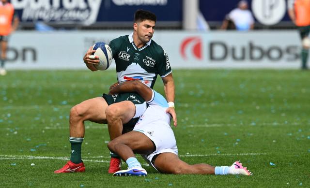 Pau's English fullback Jack Maddocks is tackled during the French Top14 rugby union match between Aviron Bayonnais (Bayonne) and Section Palpoise (Pau) at the Jean Dauger stadium in Bayonne, south-western France on April 18, 2026. (Photo by Gaizka IROZ / AFP)