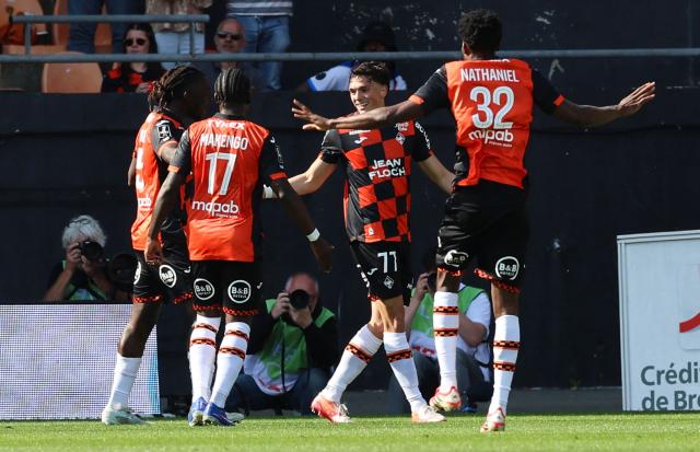 Lorient's Greek midfilder Panos Katseris #77 (2nd R) celebrates after scoring his team first goal during the French L1 football match between FC Lorient and Olympique de Marseille at the Moustoir stadium in Lorient, western France on April 18, 2026. (Photo by Fred TANNEAU / AFP)