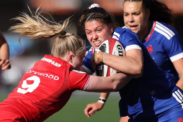 France's full-back Pauline Barrat (R) is tackled by Wales' scrum-half Seren Lockwood (L) during the Women's Six Nations international rugby union match between Wales and France  at the Cardiff Arms Park, in Cardiff, southern Wales on April 18, 2026. (Photo by Adrian Dennis / AFP)