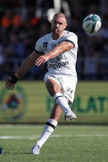 Toulon's French full-back Melvyn Jaminet converts a try during the French Top 14 rugby union match between US Montauban and Rugby Club Toulonnais (RCT) at Stade Sapiac in Montauban, south-western France, on April 18, 2026. (Photo by Valentine CHAPUIS / AFP)
