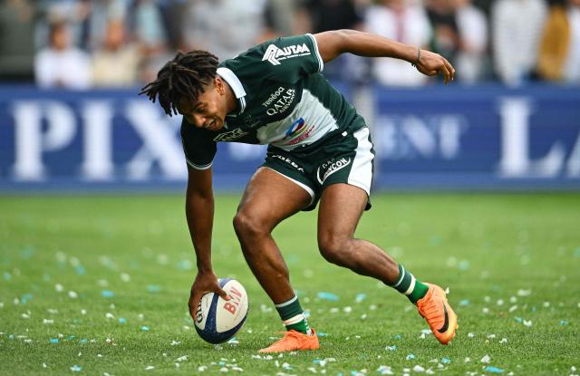 Pau's French winger Theo Attissogbe scores a try during the French Top14 rugby union match between Aviron Bayonnais (Bayonne) and  Section Paloise (Pau) at the Jean Dauger stadium in Bayonne, south-western France on April 18, 2026. (Photo by Gaizka IROZ / AFP)
