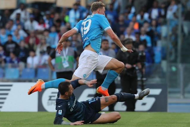 Napoli's Danish forward #19 Rasmus Hojlund fights for the ball with Lazio's Italian defender #13 Alessio Romagnoli during the Italian Serie A football match between Napoli and Lazio at the Diego Armando Maradona stadium in Naples on April 18, 2026. (Photo by Carlo Hermann / AFP)
