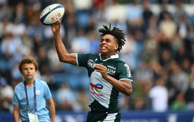 Pau's French winger Theo Attissogbe throws the ball after scoring a try during the French Top14 rugby union match between Aviron Bayonnais (Bayonne) and  Section Paloise (Pau) at the Jean Dauger stadium in Bayonne, south-western France on April 18, 2026. (Photo by Gaizka IROZ / AFP)