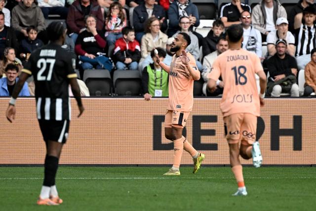 Le Havre's Moroccan midfielder #17 Sofiane Boufal (C) celebrates after scoring a goal during the French L1 football match between SCO Angers and Le Havre AC at the Stade Raymond-Kopa in Angers, western France on April 18, 2026. (Photo by Sebastien Salom-Gomis / AFP)