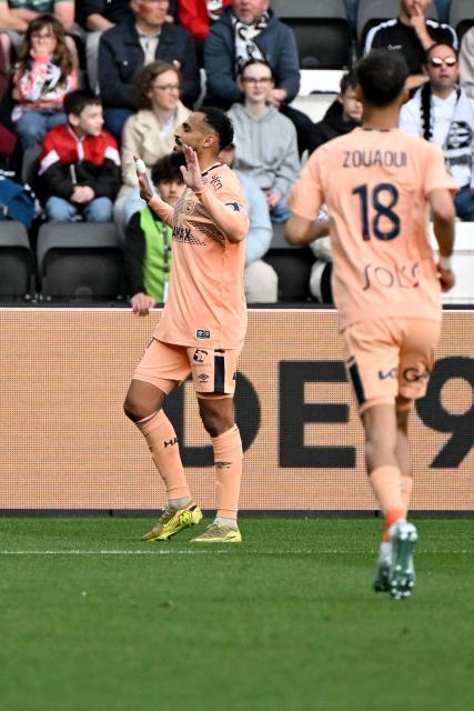 Le Havre's Moroccan midfielder #17 Sofiane Boufal (L) celebrates after scoring a goal during the French L1 football match between SCO Angers and Le Havre AC at the Stade Raymond-Kopa in Angers, western France on April 18, 2026. (Photo by Sebastien Salom-Gomis / AFP)