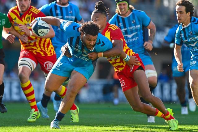 Montpellier’s French prop Mohamed Haouas (L) is tackled by Perpignan's French wing Jefferson-Lee Joseph (R) during the French Top14 rugby union match between Montpellier Herault Rugby and USA Perpignan at the GGL Stadium in Montpellier, southern France on April 18, 2026. (Photo by Sylvain THOMAS / AFP)