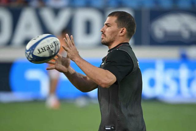 Toulouse's French scrum-half Antoine Dupont warms up ahead of the French Top 14 rugby union match between Castres Olympique and Stade Toulousain Rugby (Toulouse) at Stade Pierre Fabre in Castres, southern France on April 18, 2026. (Photo by Matthieu RONDEL / AFP)
