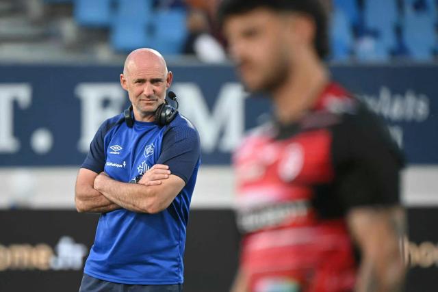 Castres' French head coach Xavier Sadourny looks on ahead of the French Top 14 rugby union match between Castres Olympique and Stade Toulousain Rugby (Toulouse) at Stade Pierre Fabre in Castres, southern France on April 18, 2026. (Photo by Matthieu RONDEL / AFP)