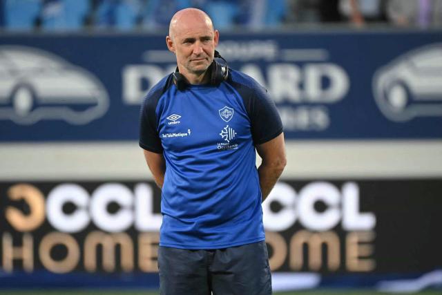 Castres' French head coach Xavier Sadourny looks on ahead of the French Top 14 rugby union match between Castres Olympique and Stade Toulousain Rugby (Toulouse) at Stade Pierre Fabre in Castres, southern France on April 18, 2026. (Photo by Matthieu RONDEL / AFP)