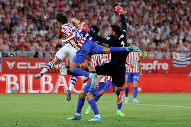 Atletico Madrid's Argentine goalkeeper #01 Juan Musso jumps for the ball during the Copa del Rey (King's Cup) final football match between Club Atletico de Madrid and Real Sociedad at La Cartuja stadium in Seville on April 18, 2026. (Photo by Thomas COEX / AFP)