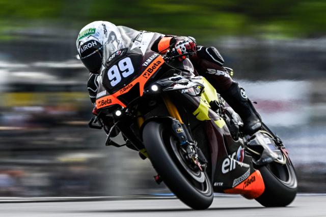 ELF Marc VDS Racing Team team's Italian formula EWC rider Alessandro Delbianco competes during the 49th Le Mans 24-hours endurance moto race on the Bugatti circuit in Le Mans, north-western France on April 18, 2024. (Photo by JULIEN DE ROSA / AFP)