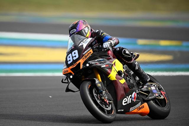 ELF Marc VDS Racing Team formula EWC France rider #99 Randy de Puniet competes during the 49th Le Mans 24-hours endurance moto race on the Bugatti circuit in Le Mans, north-western France, on April 18, 2026. (Photo by JULIEN DE ROSA / AFP)