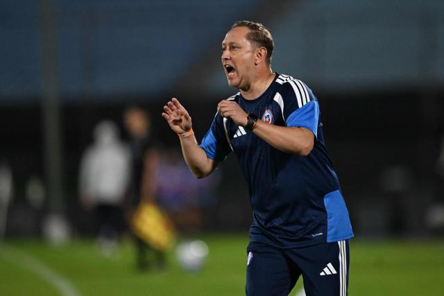 Chile's head coach Luis Mena Irarrazabal gestures during the CONMEBOL Nations League Women football match between Uruguay and Chile at the Centenario stadium in Montevideo, on April 18, 2026. (Photo by Eitan ABRAMOVICH / AFP)