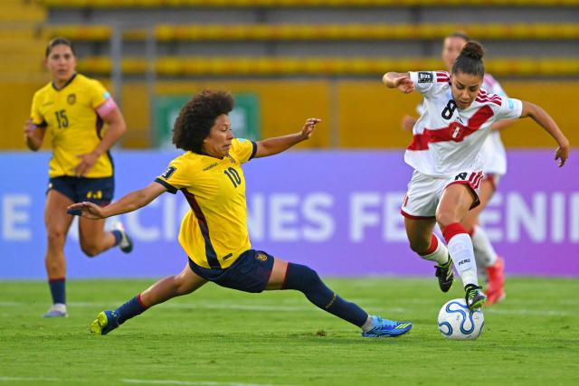 Ecuador's midfielder #10 Joselyn Espinales and Peru's midfielder #08 Claudia Domínguez fight for the ball during the CONMEBOL Nations League Women football match between Ecuador and Peru at the Olimpico Atahualpa stadium in Quito, on April 18, 2026. (Photo by Rodrigo BUENDIA / AFP)