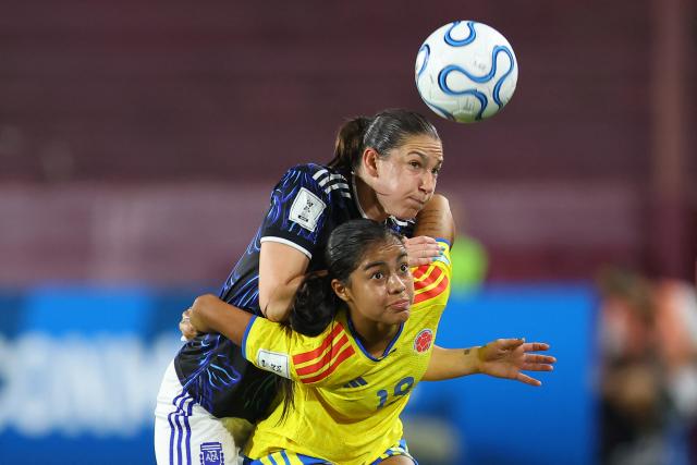 Argentina's defender #06 Aldana Cometti (L) and Colombia's midfielder #19 Maithe Lopez (R) fight for the ball during the CONMEBOL Nations League Women football match between Argentina and Colombia, at the Ciudad de Lanus stadium in Lanus, Buenos Aires province, Argentina, on April 18, 2026. (Photo by Alejandro PAGNI / AFP)