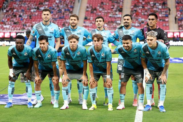 Puebla's players pose for a team photo ahead of the Liga MX Clausura football match between Guadalajara and Puebla at Akron stadium in Zapopan, Jalisco state, Mexico on April 18, 2026. (Photo by ULISES RUIZ / AFP)