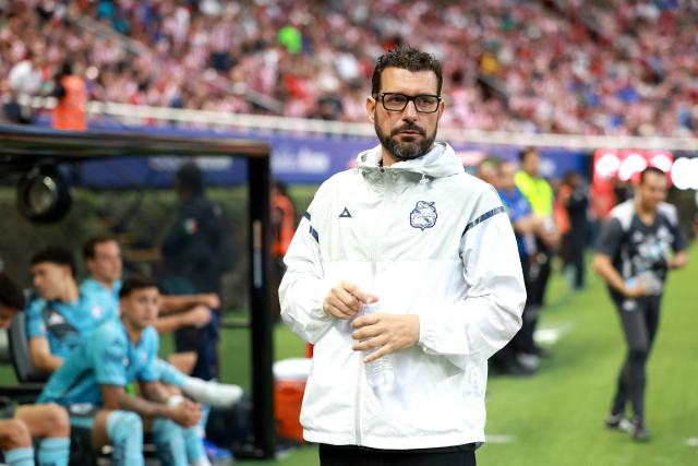Puebla's Spanish head coach Albert Espigares gestures during the Liga MX Clausura football match between Guadalajara and Puebla at Akron stadium in Zapopan, Jalisco state, Mexico on April 18, 2026. (Photo by Ulises Ruiz / AFP)