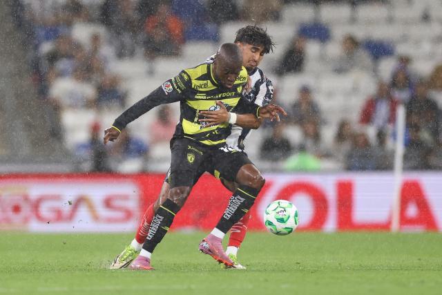 Pachuca's Ecuadorian forward #10 Enner Valencia (L) and Monterrey's midfielder #32 Sebastian Rodriguez (R) fight for the ball during the Liga MX Clausura football match between Monterrey and Pachuca at BBVA stadium in Guadalupe, Nuevo Leon state, Mexico on April 18, 2026. (Photo by Julio Cesar AGUILAR / AFP)
