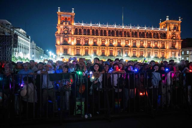 Spectators attend the Italian tenor classical musician Andrea Bocelli free concert at the Zocalo square in Mexico City on April 18, 2026. (Photo by Carl DE SOUZA / AFP)