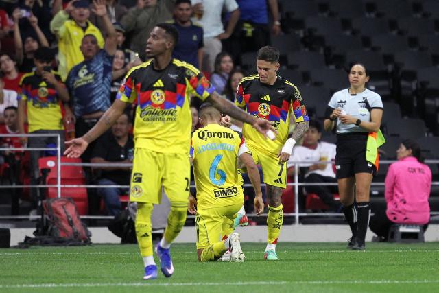 America's Uruguayan midfielder #07 Brian Rodriguez celebrates scoring his team's second goal during the Liga MX Clausura tournament football match between America and Toluca at the Azteca Stadium in Mexico City on April 18, 2026. (Photo by Victor CRUZ / AFP)