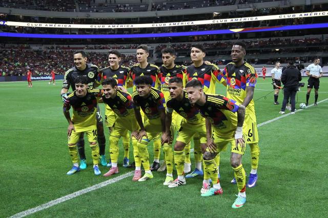 America's players pose for a team photo ahead of the Liga MX Clausura tournament football match between America and Toluca at the Azteca Stadium in Mexico City on April 18, 2026. (Photo by Victor CRUZ / AFP)