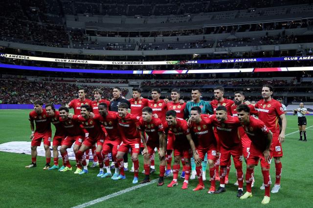 Toluca's players pose for a team photo ahead of the Liga MX Clausura tournament football match between America and Toluca at the Azteca Stadium in Mexico City on April 18, 2026. (Photo by Victor CRUZ / AFP)