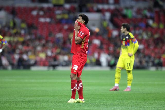 Toluca's defender #20 Jesus Gallardo reacts during the Liga MX Clausura tournament football match between America and Toluca at the Azteca Stadium in Mexico City on April 18, 2026. (Photo by Victor CRUZ / AFP)