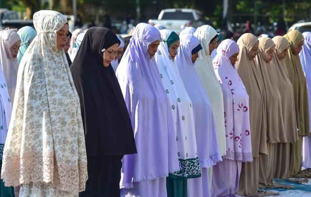 Thai muslims gather to offer prayers a few weeks after an attack tageting Kamolsak Leewamoh, a member of parliament from the Prachachat Party, in the southern Thai province of Narathiwat on April 19, 2026. (Photo by Madaree TOHLALA / AFP)