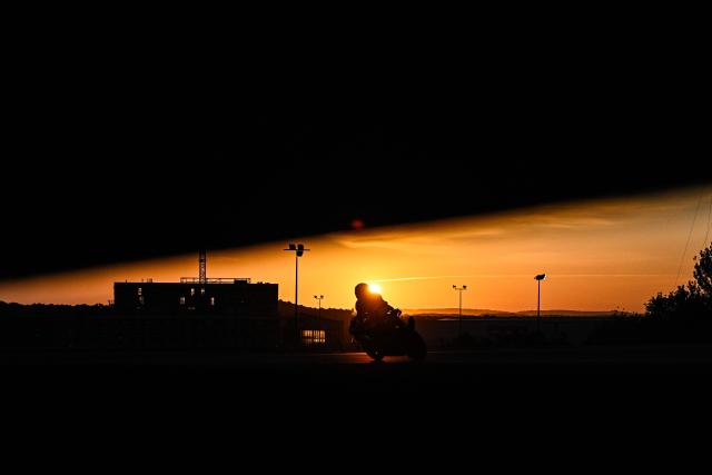A rider competes during the 49th Le Mans 24-hours endurance moto race, in Le Mans, northwestern France on April 19, 2026. (Photo by JULIEN DE ROSA / AFP)