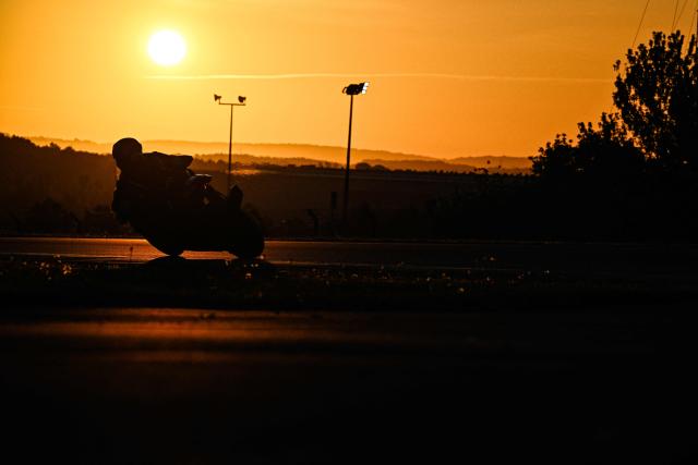 A rider competes during the 49th Le Mans 24-hours endurance moto race, in Le Mans, northwestern France on April 19, 2026. (Photo by JULIEN DE ROSA / AFP)