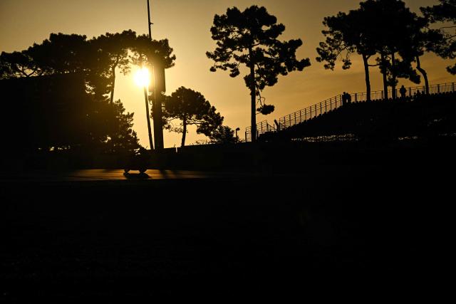 A rider competes during the 49th Le Mans 24-hours endurance moto race, in Le Mans, northwestern France on April 19, 2026. (Photo by JULIEN DE ROSA / AFP)