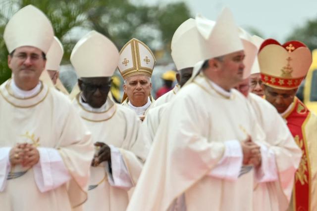 Pope Leo XIV (C) arrives to lead a Holy Mass in Kalimba on the seventh day of an 11-day apostolic journey to Africa, on April 19, 2026. (Photo by Alberto PIZZOLI / AFP)